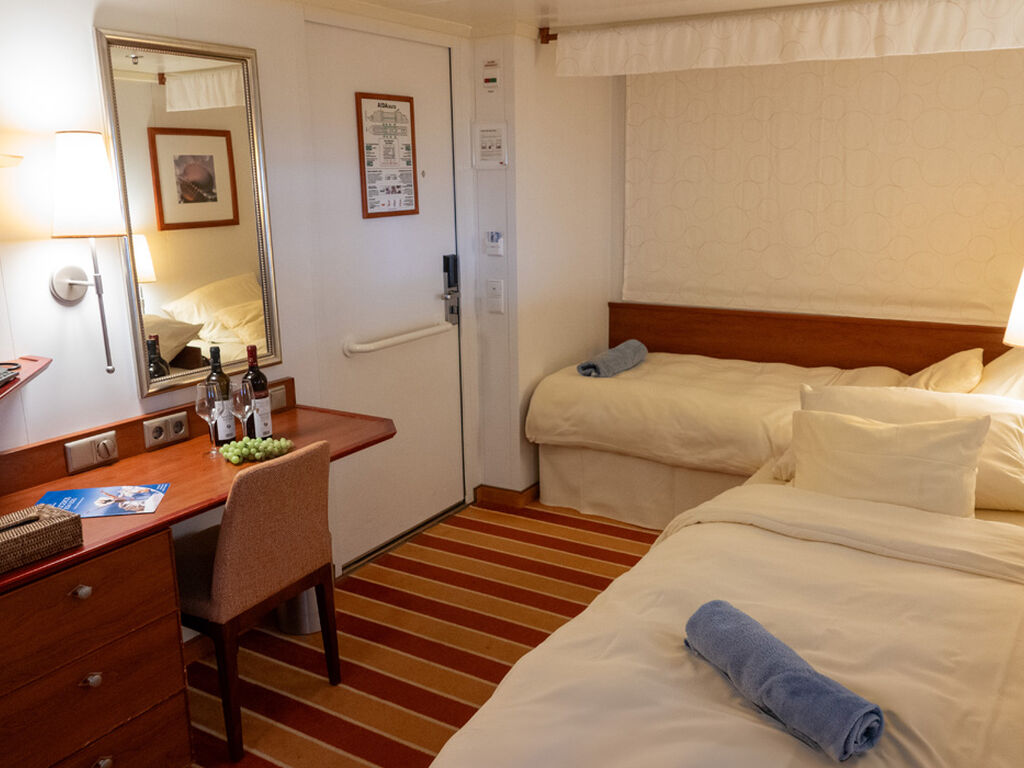 Kuşadası Hareketli Celestyal Discovery ile Yunan Adaları & Atina Gemi Turu - 3 Gece